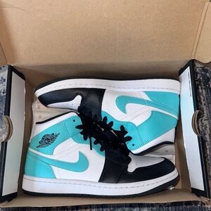 Jordan 1 Mid Tropical Twist Igloo